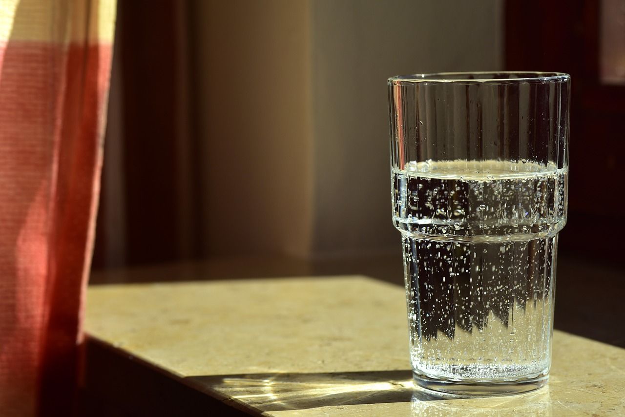 Jak skutecznie oczyścić wodę pitną?