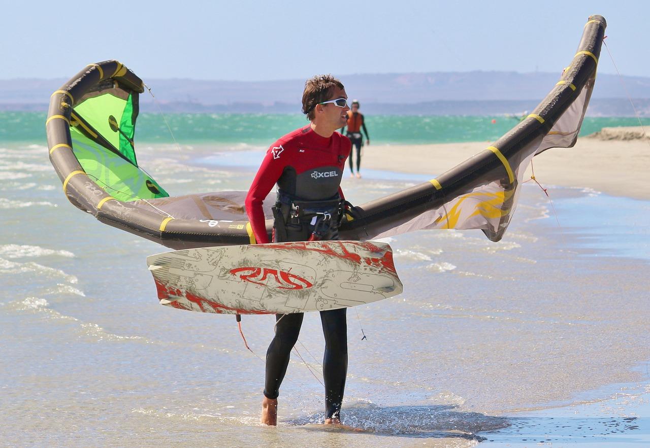 Szkoła kitesurfingu – czego można się nauczyć?