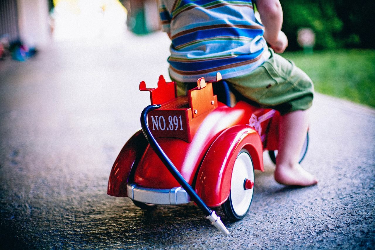 Jeździki dla dzieci – jak wybrać odpowiednie?