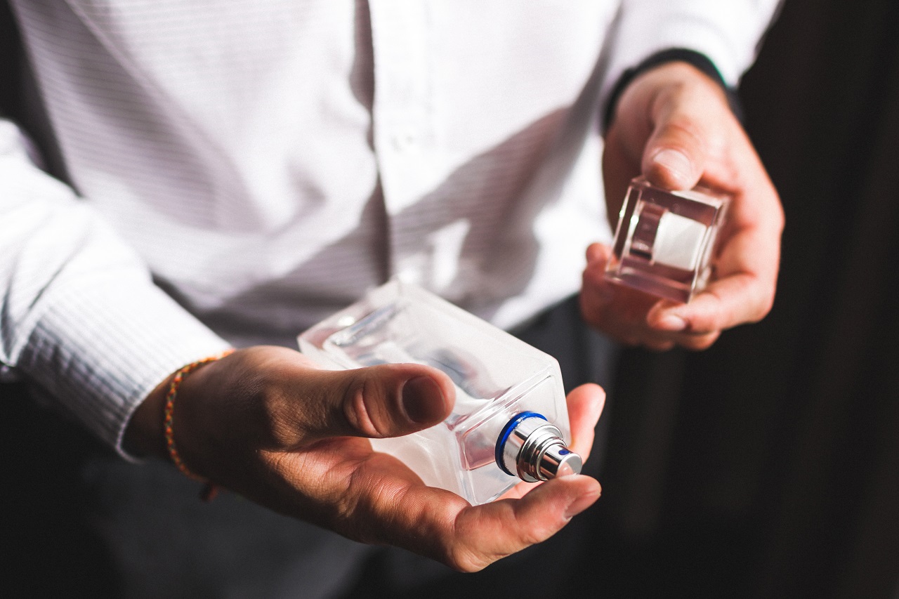 Najpopularniejsze zapachy dla mężczyzn – jak dobrać odpowiednie perfumy dla ukochanego?
