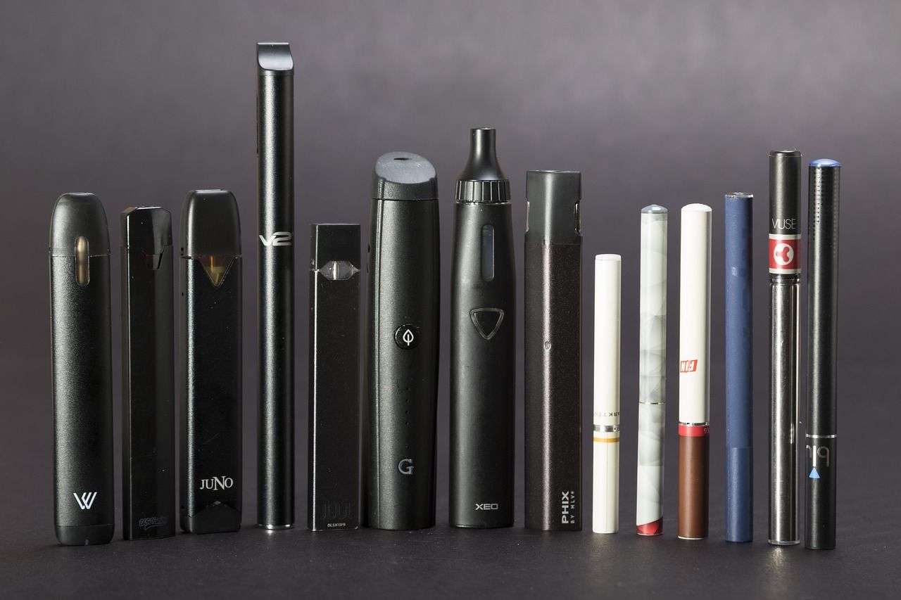 Przejście z klasycznych papierosów na e-papierosa – w co należy się zaopatrzyć?