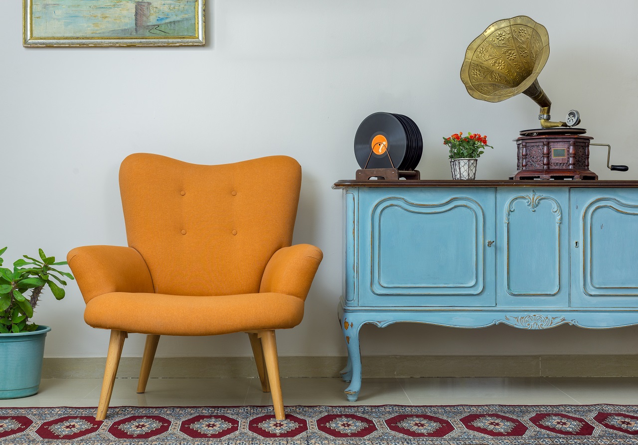 Kolorowy fotel – czy to dobry pomysł w mieszkaniu?