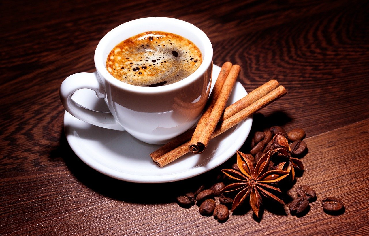 Jakie cechy przekładają się na smak i aromat kawy?
