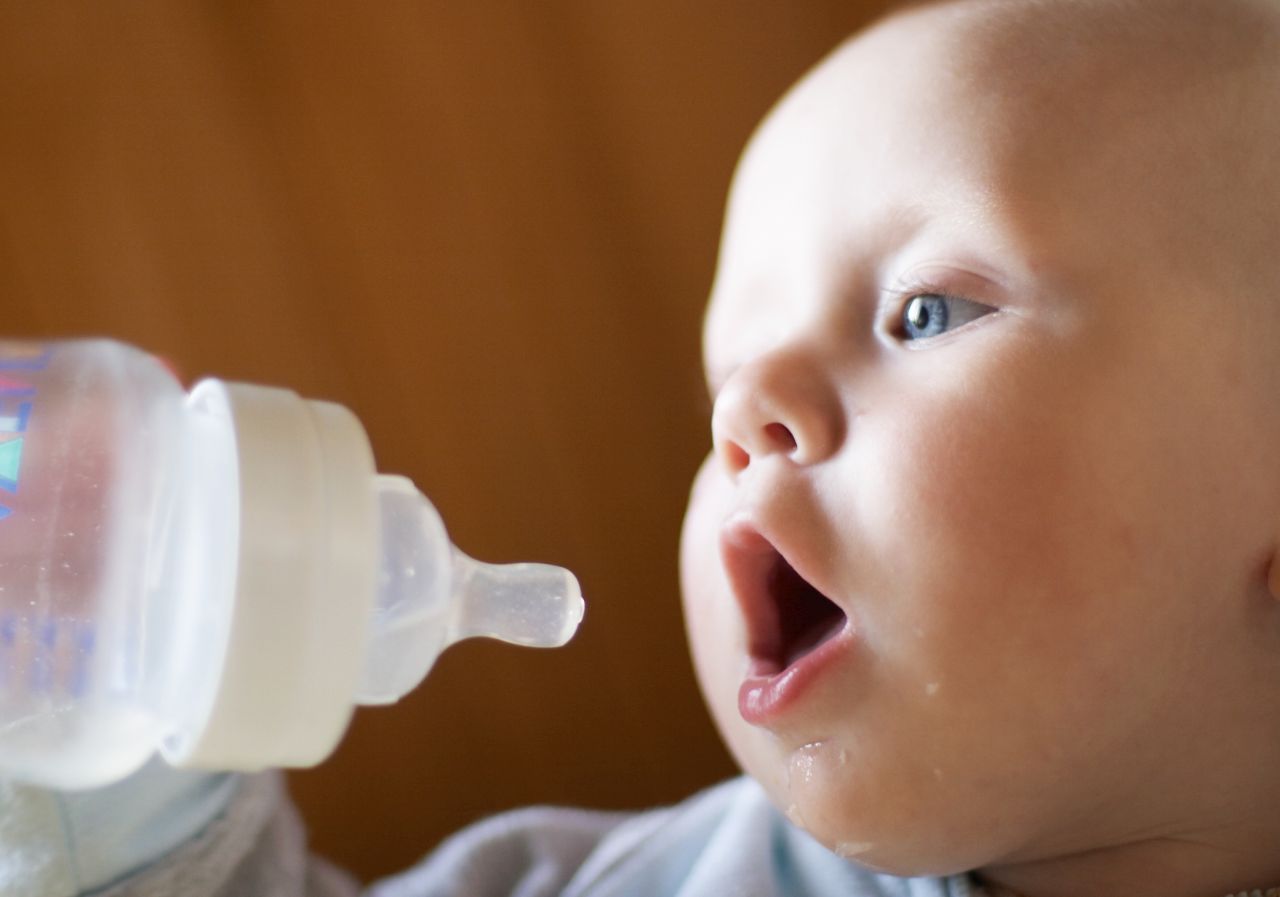 Dlaczego wybór odpowiedniego mleka dla noworodka jest tak ważne dla jego zdrowia?