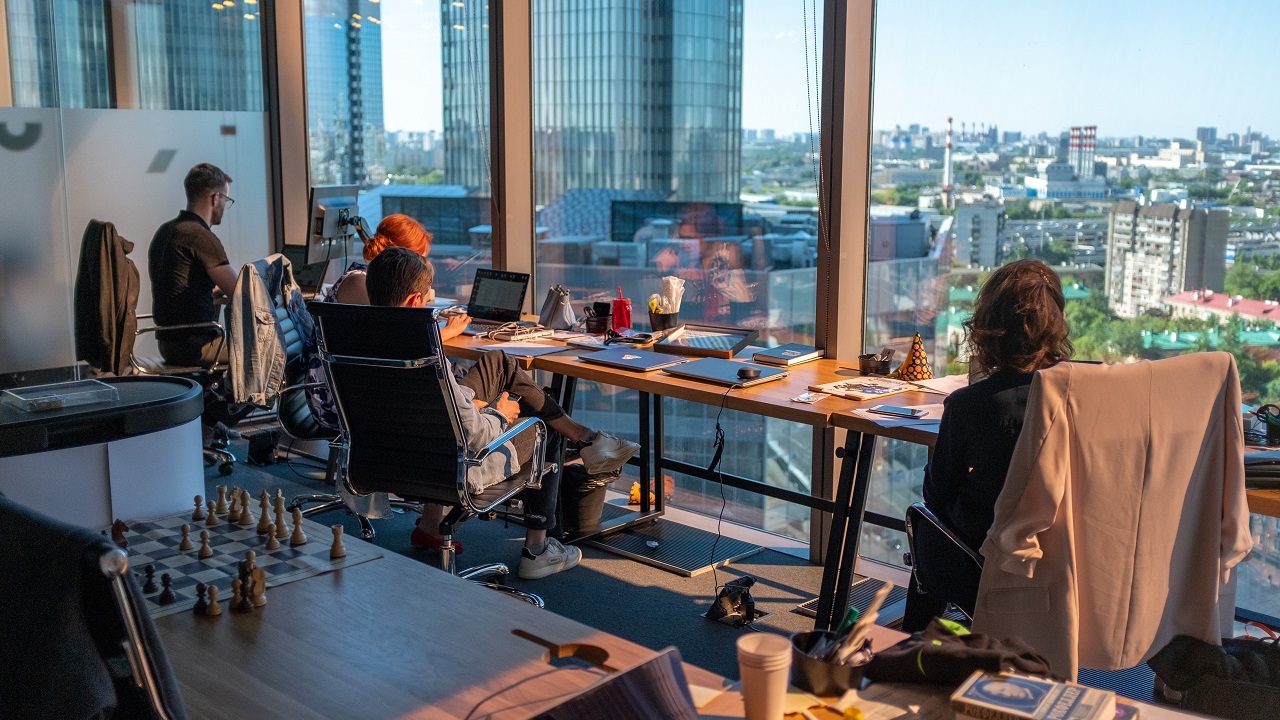 Jakie korzyści przyniesie firmie posiadanie nowoczesnego biura?