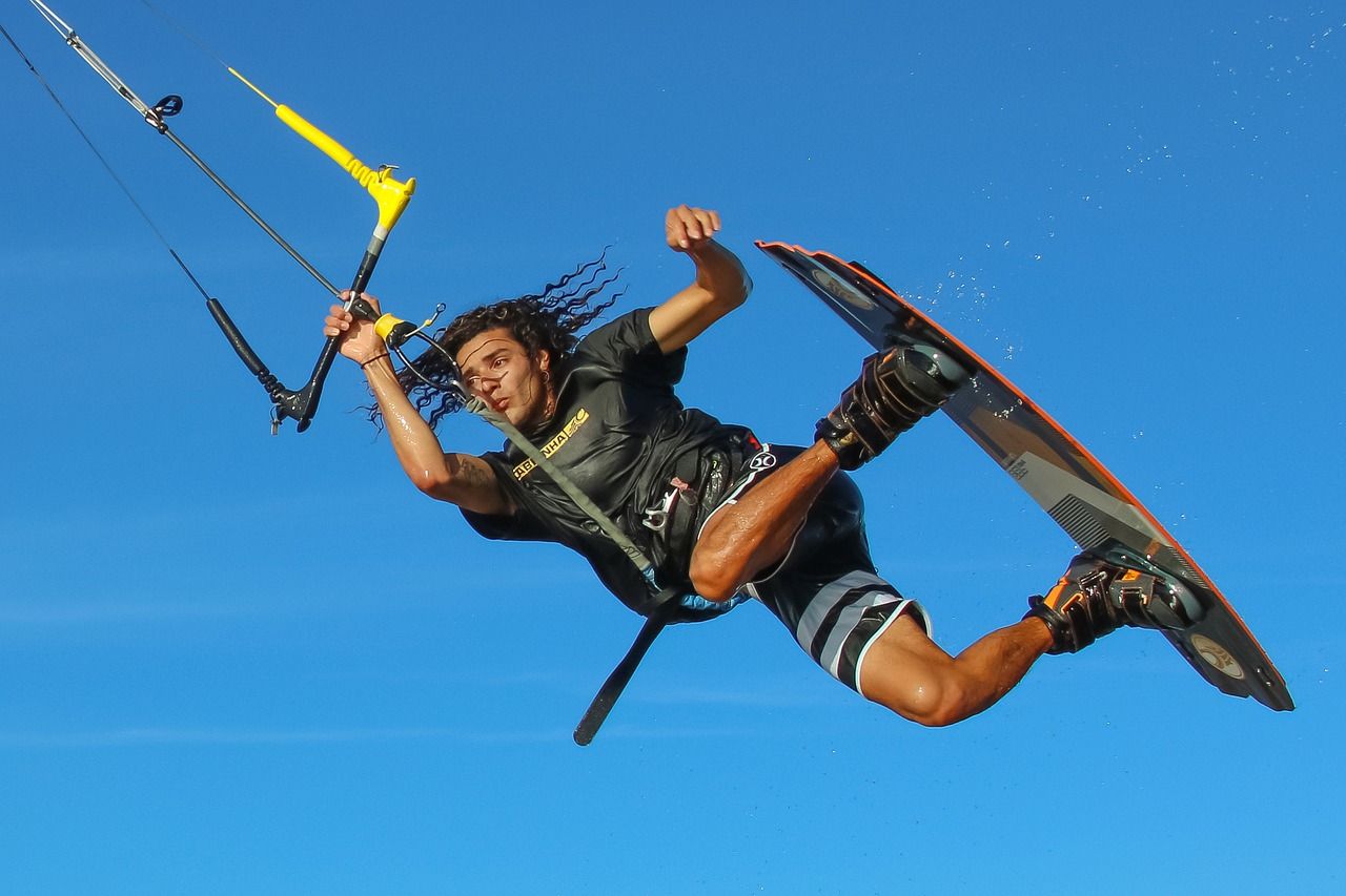 Kitesurfing – jak i gdzie zacząć naukę?
