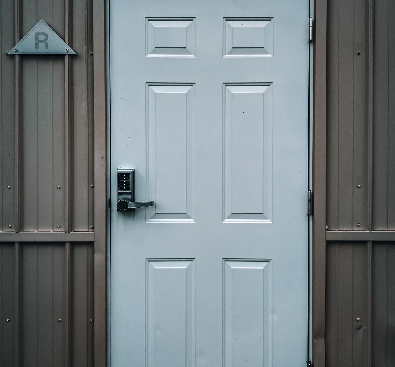 Czym się kierować przy wyborze drzwi zewnętrznych do naszego domu?